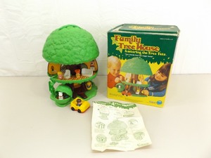 lot 98 image: Vintage Kenner Family Tree House with Original Box