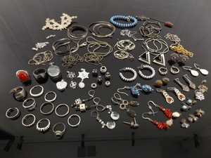 lot 69 image: 246.7 Grams of Miscellaneous .925 Sterling Silver Jewelry