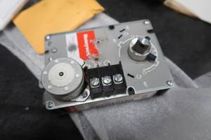 lot 52 image: DAMPER MOTOR AVCTUATOR