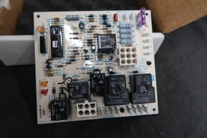 lot 70 image: CONTROL BOARD