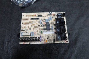 lot 73 image: CIRCUIT BOARD