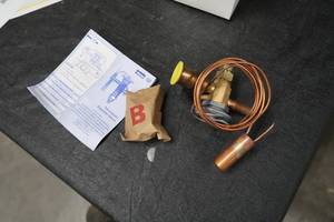 lot 76 image: EXPANSION VALVE