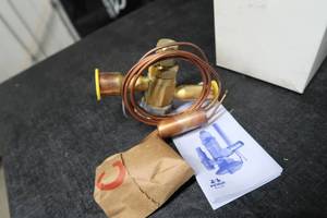 lot 77 image: EXPANSION VALVE