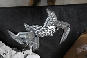 lot 153 image: NO BOLT CORNER CLIPS