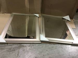 Lot of 2 Wall Decor Mirrors see pictures