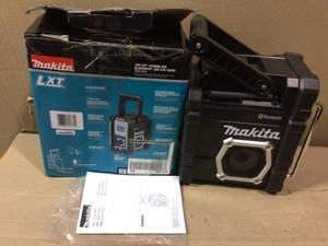 Makita 18-Volt LXT Lithium-Ion Cordless Bluetooth Job Site Radio (Tool Only) see pictures