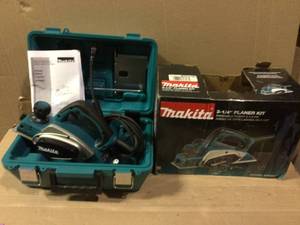 Makita 6.5 Amp 3-14 in. Corded Planer Kit with Blade Set, Hard Case in good condition see pictures