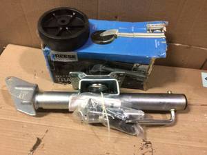 lot 95 image: Reese Towpower 1,000 lb. Bolt-Side Wheel Jack See Pictures