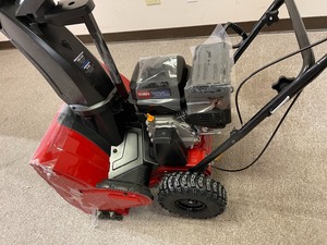 lot 121 image: Toro 36001 SnowMaster 724 ZXR 24 in. Single-Stage Gas Snow Blower in like new conditions
