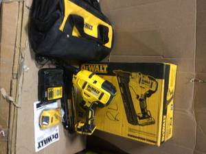20-Volt Max Lithium-Ion Cordless 15-Gauge Finish Nailer by DEWALT