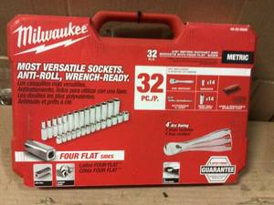 38 in. Drive Metric Ratchet and Socket Mechanics Tool Set (32-Piece) by Milwaukee