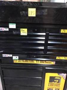 Dewalt 41 in. 5-Drawer Roller Cabinet Tool Chest - see pictures one key broke