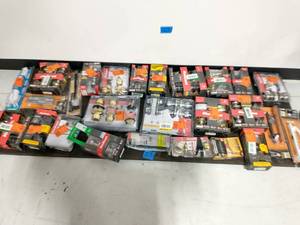 lot 23 image: BOX OF ASSORTED HARDWARE