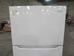 lot 200 image: Frigidaire 18.3-cu ft Top-Freezer Refrigerator (White) FFTR1835VW