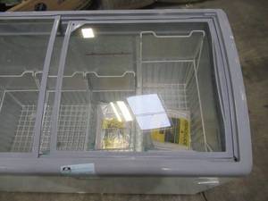 lot 207 image: PREMIUM 9.5 cu. ft. Curved Glass Top Chest Freezer in White PFR950G
