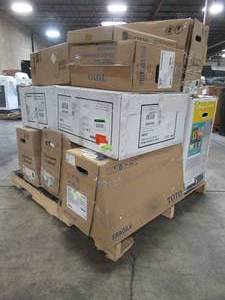 lot 235 image: WHOLESALE MIXED PALLET OF MISCELLANEOUS TOILET PARTS,BOWLS AND TANKS