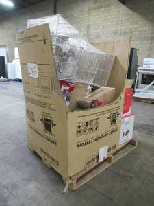 lot 242 image: WHOLESALE MIXED PALLET OF MISCELLANEOUS CHRISTMAS HOLIDAY DECORATIONS