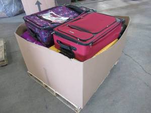 lot 410 image: WHOLESALE MIXED PALLET OF MISCELLANEOUS LUGGAGE (MAY HAVE SCTRATCHES, BROKEN WHEELSHANDLES)
