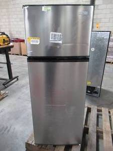lot 302 image: Vissani 7.1 cu. ft. Top Freezer Refrigerator in Stainless Steel Look MDFF7SS