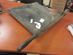 lot 305 image: EASTMAN NO. 15 CAST IRON PAPER CUTTER