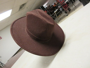 lot 310 image: BROWN FELT HAT - LIKE NEW