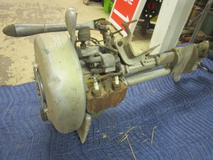 lot 325 image: EVINRUDE OUTBOARD MOTOR