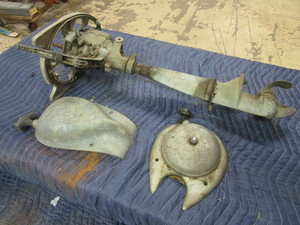 lot 326 image: JOHNSON HD-25 OUTBOARD MOTOR PROP PART, OTHER VINTAGE OUTBOARD MOTOR PARTS