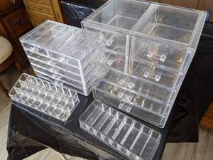 lot 306 image: Nine Piece Clear Acrylic Makeup Organizer Set