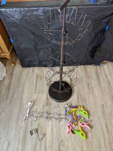 lot 325 image: Spinning Shoe Rack, Over the Door Organizer & Plastic Clips