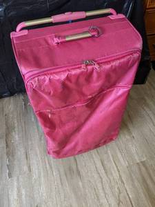 lot 333 image: IT Luggage Rolling Travel Bag