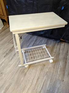 lot 352 image: Adjustable Height Rolling Bed Table
