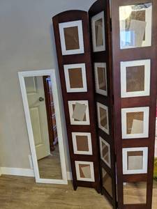 lot 355 image: Mirror & Three Panel Picture Frame Room Divider