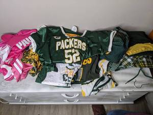 lot 362 image: Lot of Green Bay Packers Clothing