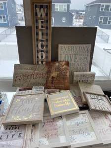 lot 20 image: Large Lot of Home Decor Pieces See Photos