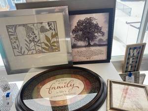 lot 35 image: Lot of Home Decor