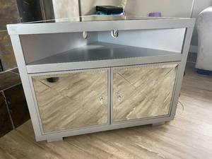 lot 41 image: Corner Vanity Cabinet With Glass Insert in Doors