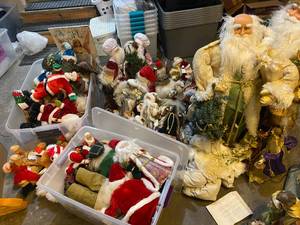 lot 46 image: So. Many. Santas.