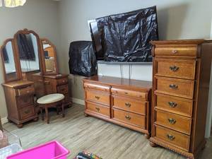 lot 300 image: Gorgeous Lexington Bedroom Furniture Set (Includes king size Headboard)