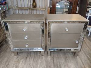 lot 143 image: Pair of Modern Nightstands w Mirrored Accents