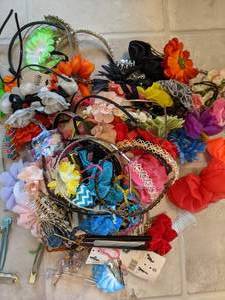 lot 418 image: Large Lot of Colorful Hair Clips & Headbands