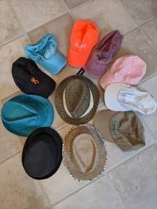 lot 420 image: Lot of 11 Ladies Hats - Fedoras & Baseball Caps