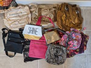 lot 426 image: Lot of 11 Purses  Makeup Bag