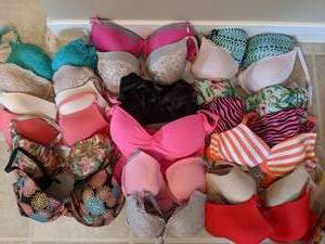 lot 435 image: Lot of 20 Bras - Mostly 36D