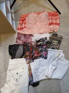 lot 454 image: Womens Size Medium Clothing Lot