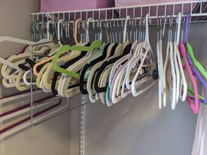 lot 458 image: Hangers & Closet Organizer Accessories