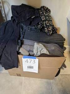 lot 473 image: Box o Clothes