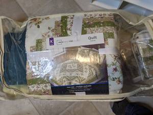 lot 478 image: Mainstays King Size Quilt