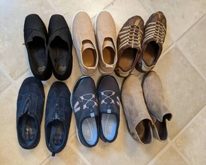 lot 412 image: Six Pairs of Womens Size 8 Slip On Shoes