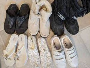 lot 415 image: Six Pairs of Womens Size 8 Sandals, Boots & Shoes - Sorel and Others