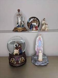 lot 115 image: Religious Snow Globe & Figurines